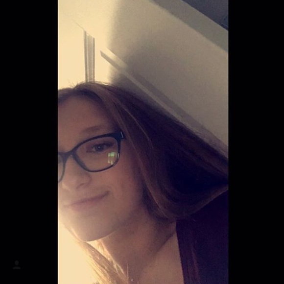 Meet your Posher, Claire - Picture 1 of 2